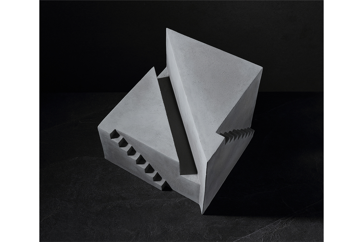 段存真　一分為二的城市　33×33×25cm-泥塑，水泥翻製研磨　2018